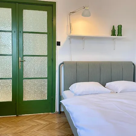 No 14 Old Chic Boekarest